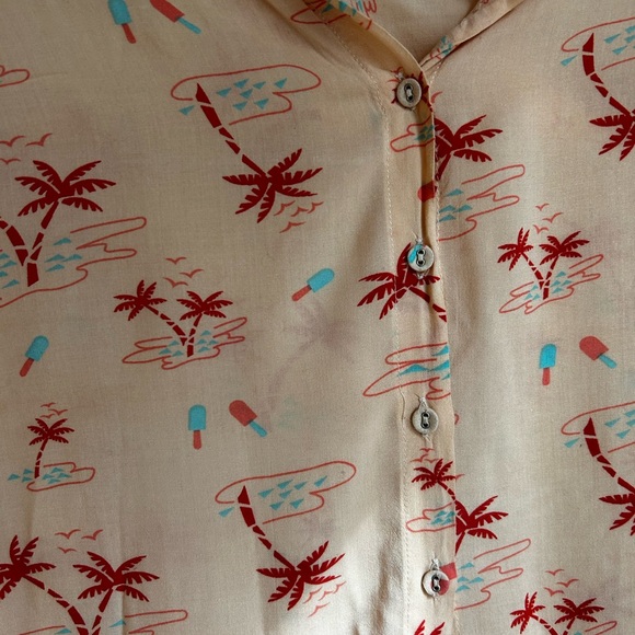 Great Summer blouse with a beach 🏝️ pattern. Extra soft material! - Picture 3 of 4
